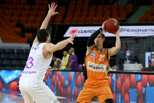 以及一部动 以及一部动